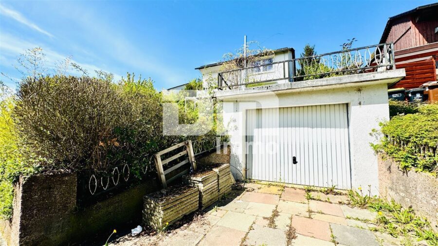 Umfangreich saniertes EFH inkl. PV-Anlage, Terrasse, Wintergarten und Garage - Garage / PKW Stellplatz